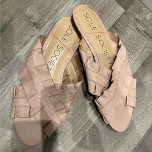Sole Society Leather Mandi Ruffle Slide Sandals Blush Pink size 7 1/2 NWT